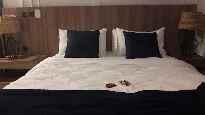 Quarto com cama de casal