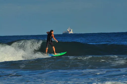 Surf na Ilha do Mel