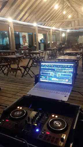 DJ