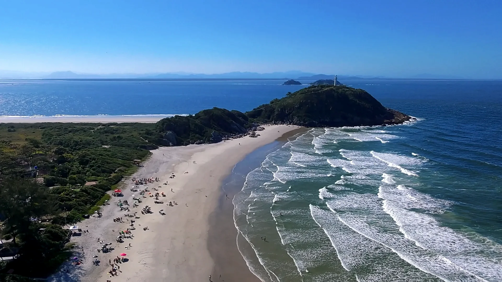Sequências de foto aérea entre a praia de fora e a Praia Grande do lado de Brasília