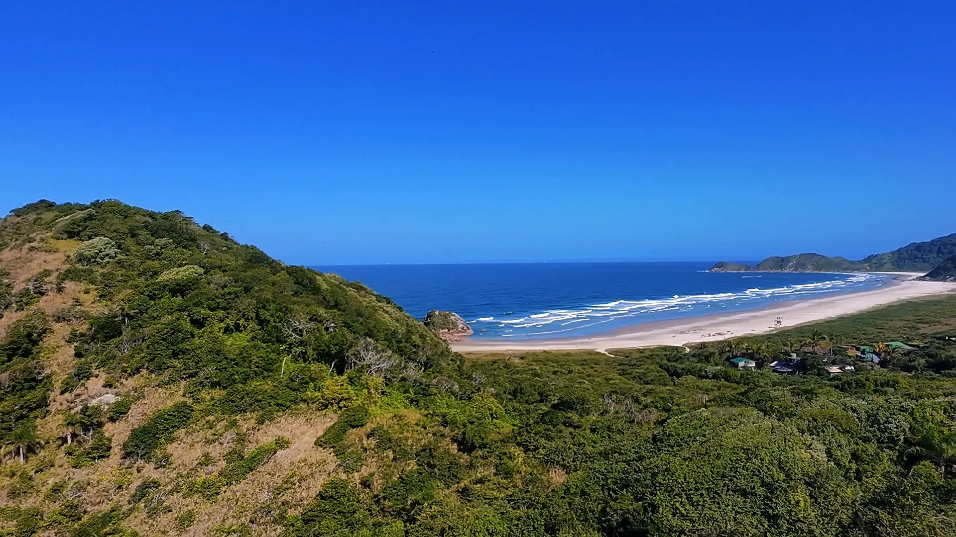 Foto aérea da Praia do Farol do Farol Praia de Fora e Praia Grande Fotos centralizadas aonde conseguimos é observar no Horizonte mais de um ponto de r