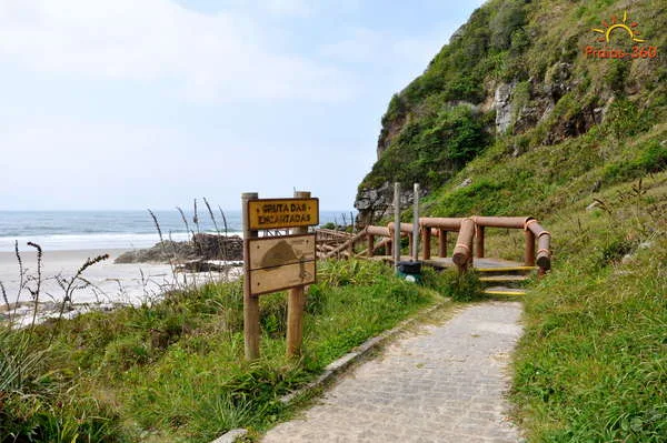 Acesso para a Praia da Gruta