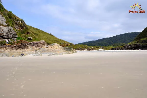 Faixa de areia da Praia da Gruta, Ilha do Mel PR