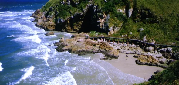 imagem de cima - Gruta das Encantadas - Ilha do Mel - Pr