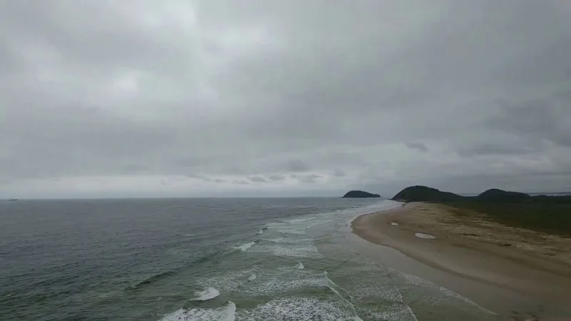 Praia para relaxar - Praia Nhá Pina - Ilha do Mel - Pr