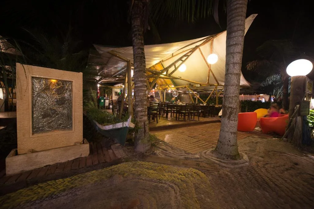 Restaurante durante a noite - Restaurante Treze Luas - Ilha do Mel - Pr
