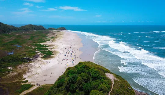 vista de cima da praia da Ilha da Galheta