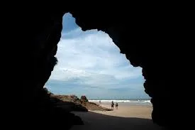 vista de tro da gruta - Gruta das Encantadas - Ilha do Mel - Pr